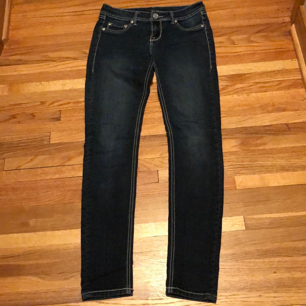 Vigoss dark wash skinny jeans.